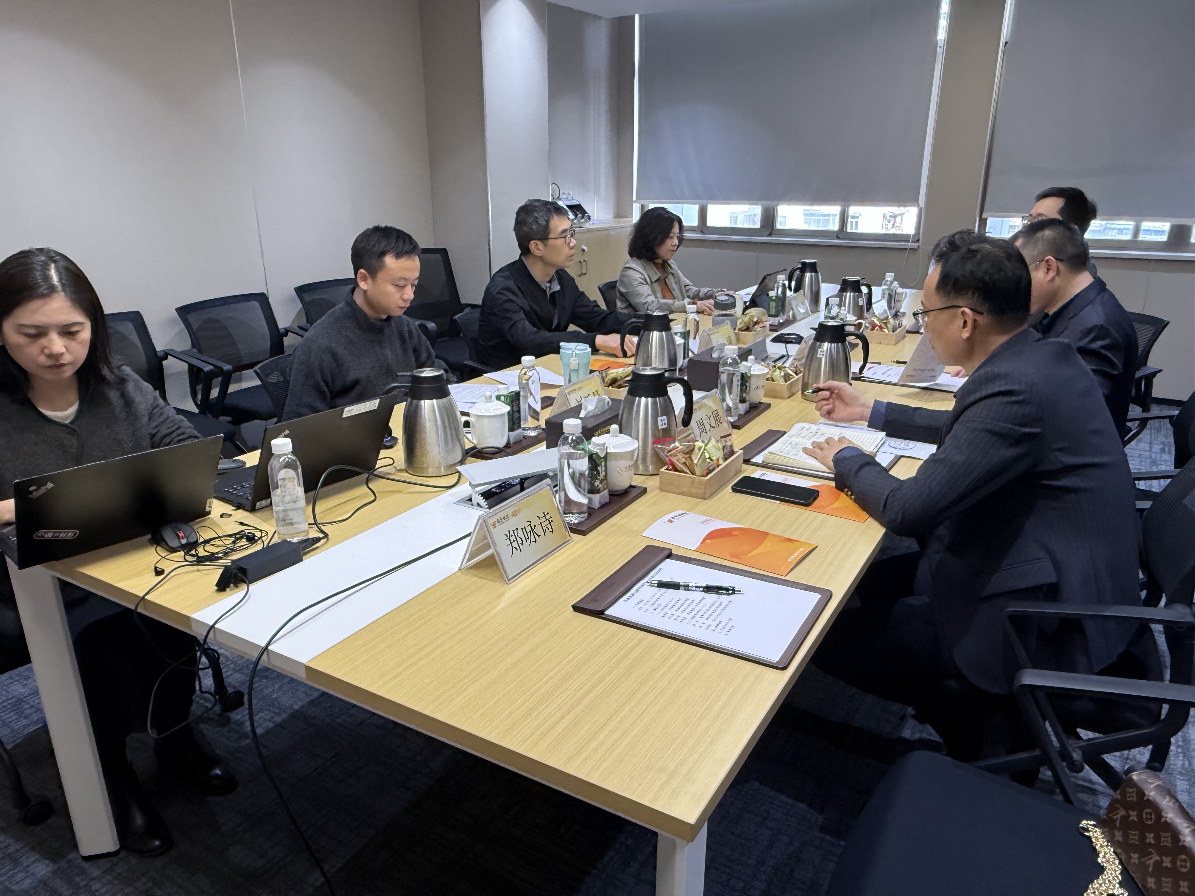 �������ʶ ������չ��ƪ | �ʹڡ�app���ٷ�����¼����쵼��Խ�㼯�ſ�չ��������